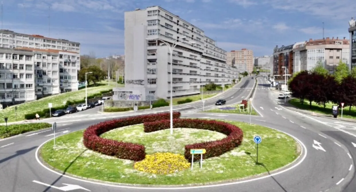 La Unidad Vecinal nº3 de A Coruña, obra de José Antonio Corrales, donde están las habitaciones